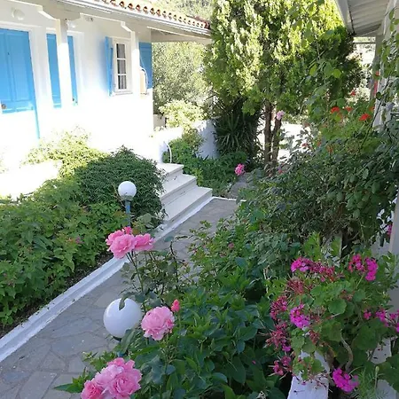 Blue White House Apartment *