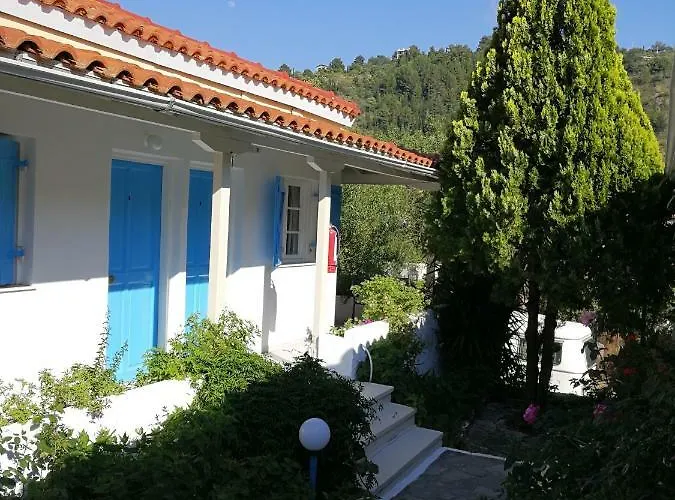 Blue White House アパート